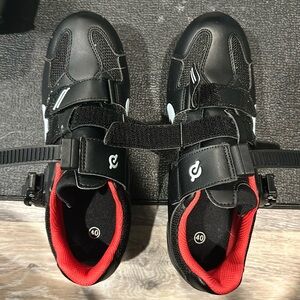 Size 40 Peloton shoes like new